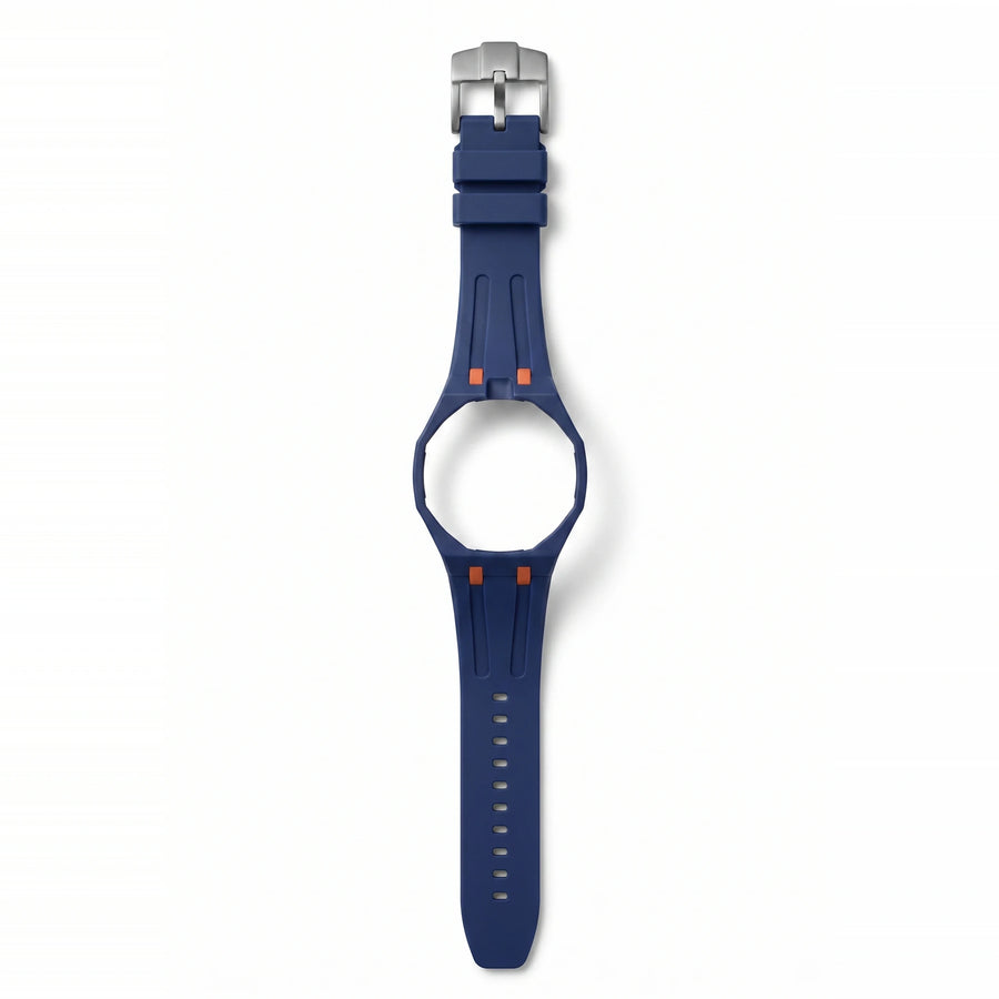 Bracelet de montre en silicone Royal Pulse Blue Ice bleu marine à rappels orange, boucle en acier brossé, vu de face sur fond blanc