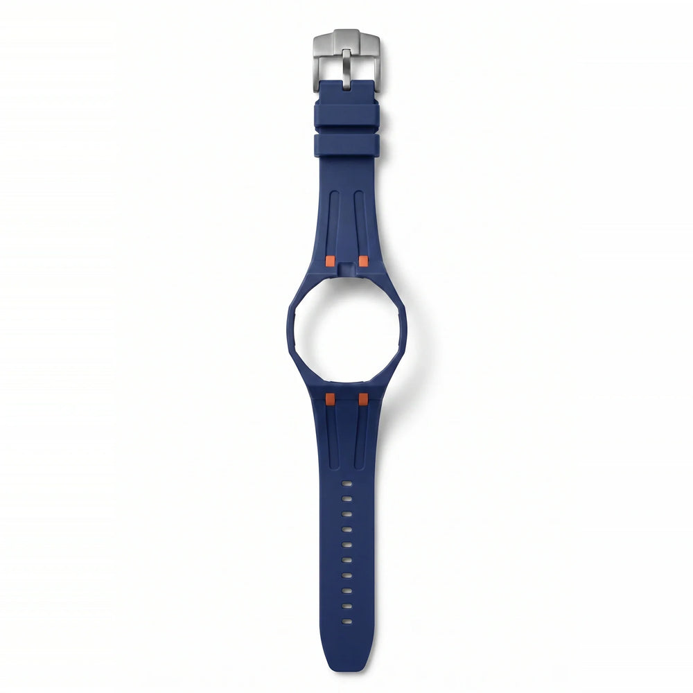 Bracelet de montre en silicone Royal Pulse Blue Ice bleu marine à rappels orange, boucle en acier brossé, vu de face sur fond blanc