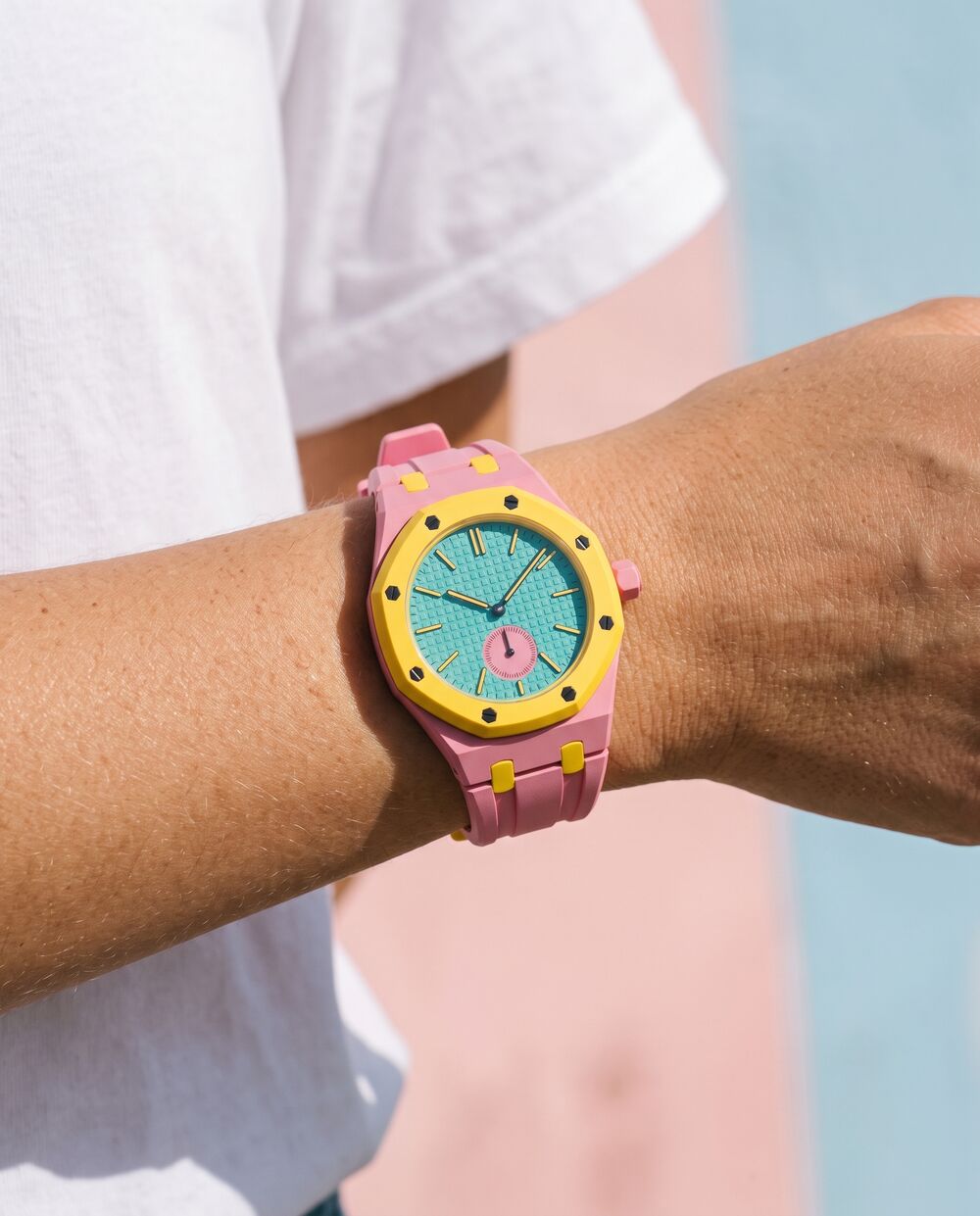 Bracelet Royal Pulse Pink Pop porté au poignet